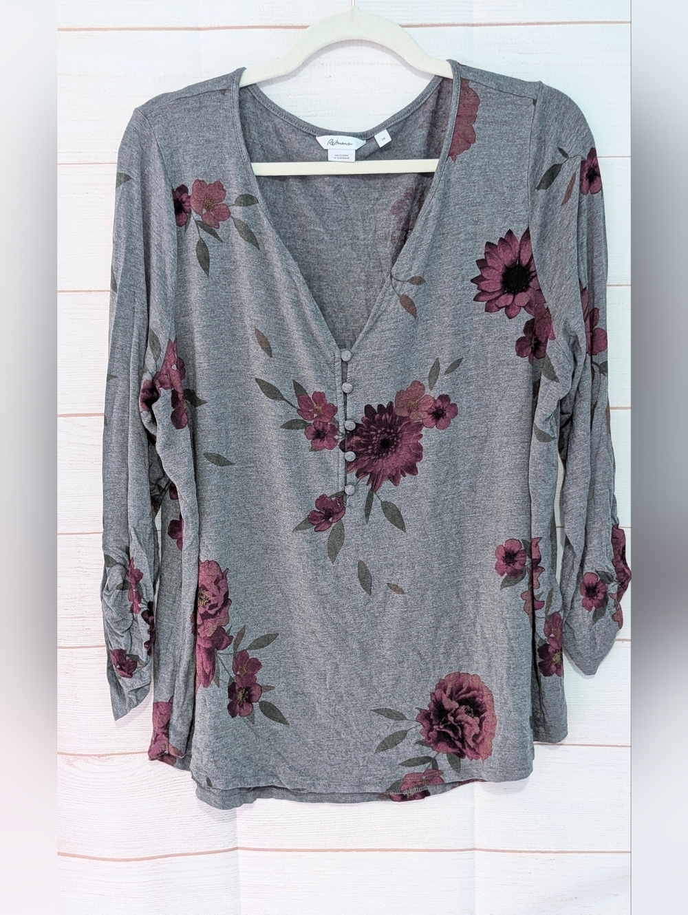 Stunning 😍 Reitmans Gray Floral V-Neck Henley Top with Burgundy Blooms Size 2X